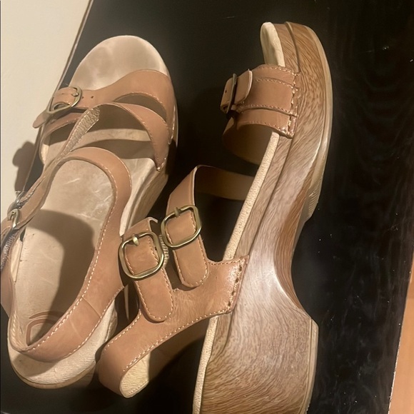 Women's Dansko Sacha Tan Burnished Leather sandals - Picture 6 of 6